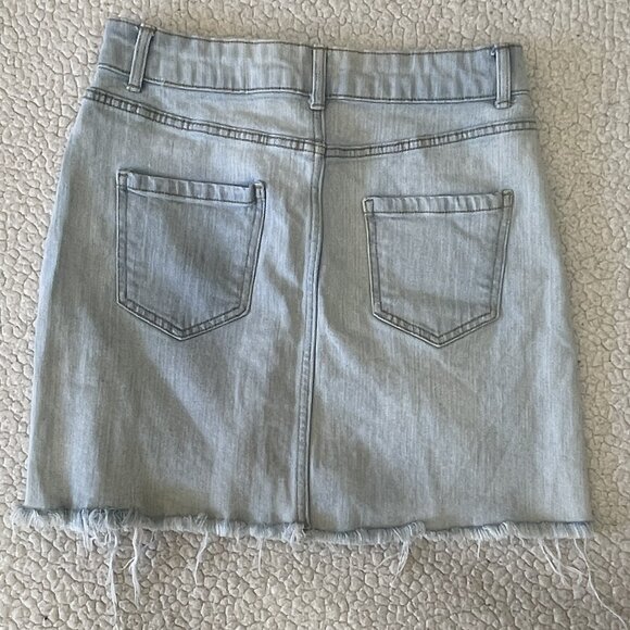 Wild Fable Distressed Mini Skirt light Wash size 6 - - Picture 3 of 3